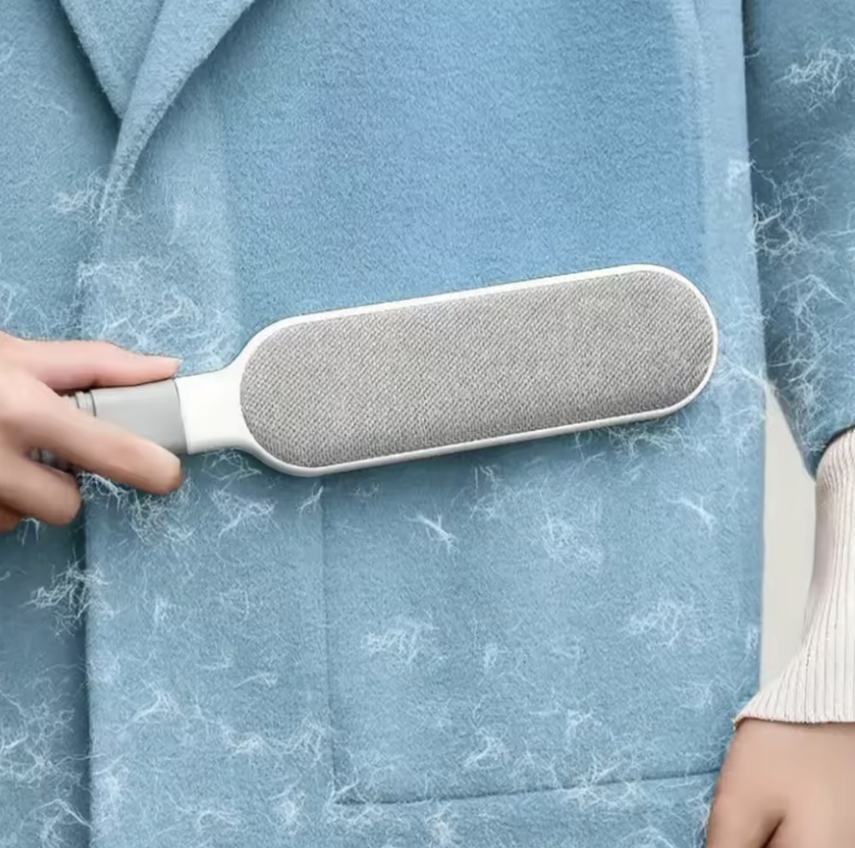 Furivo pet hair remover in use